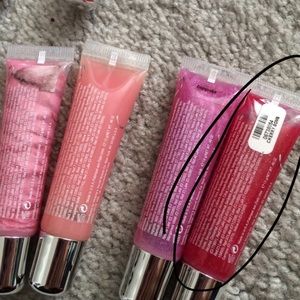 Victoria's Secret Makeup - One VS beauty rush lipgloss Victoria's Secret Makeup - One VS beauty rush lipgloss